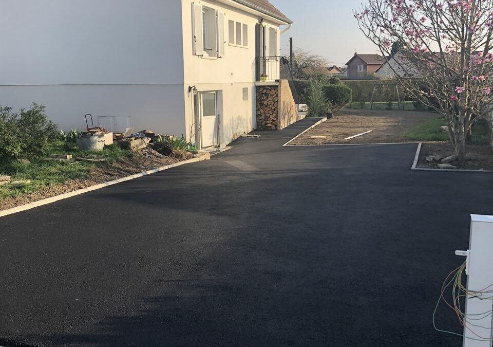 Aménagement extérieur à Moulins : créez un espace fonctionnel et élégant